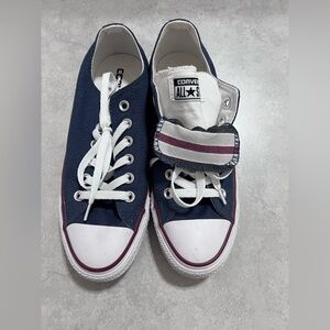 Converse Chuck Taylor All Star Canvas Low Top (Women’s size 7, Men’s size 5)